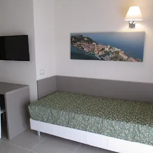 Hotell Hotel Holiday